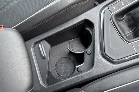 EA23ARX Volkswagen Tiguan 1.5 TSI R-Line DSG Euro 6 (s/s) 5dr Thumbnail #45