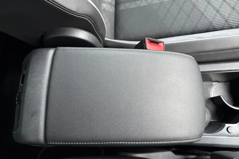 EA23ARX Volkswagen Tiguan 1.5 TSI R-Line DSG Euro 6 (s/s) 5dr Thumbnail #46