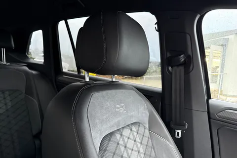 EA23ARX Volkswagen Tiguan 1.5 TSI R-Line DSG Euro 6 (s/s) 5dr Thumbnail #48