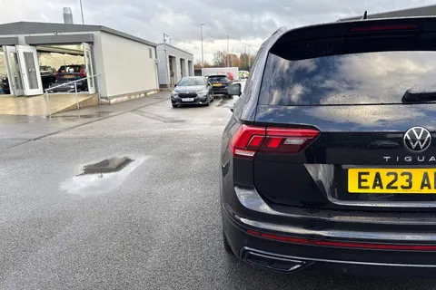 EA23ARX Volkswagen Tiguan 1.5 TSI R-Line DSG Euro 6 (s/s) 5dr Thumbnail #57