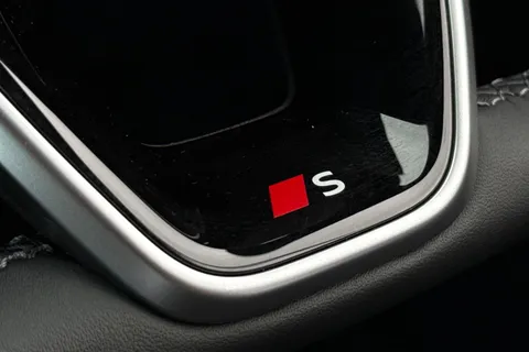 KN75HFO Audi Q6 E-Tron Q6 SUV Edition 1 e-tron performance  225,00 kW Thumbnail #48