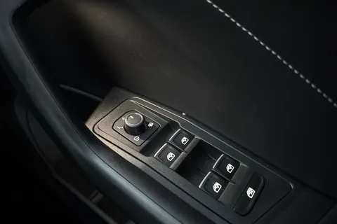 DC25TMY Volkswagen T-Roc 1.5 TSI Black Edition 5dr DSG | Sat Nav | Matrix Automatic Lights Thumbnail #24