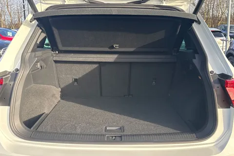 7 of 53 for Volkswagen Tiguan 2.0 TDi 150 R-Line Tech 5dr **HEADS UP DISPLAY**