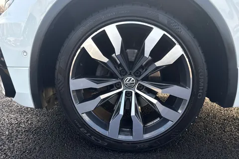 10 of 53 for Volkswagen Tiguan 2.0 TDi 150 R-Line Tech 5dr **HEADS UP DISPLAY**