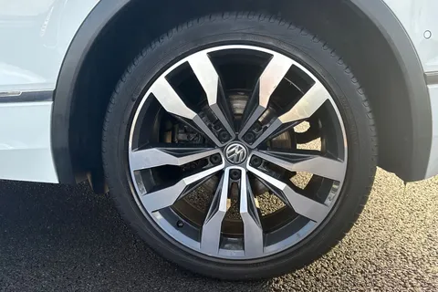 13 of 53 for Volkswagen Tiguan 2.0 TDi 150 R-Line Tech 5dr **HEADS UP DISPLAY**