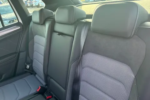 19 of 53 for Volkswagen Tiguan 2.0 TDi 150 R-Line Tech 5dr **HEADS UP DISPLAY**