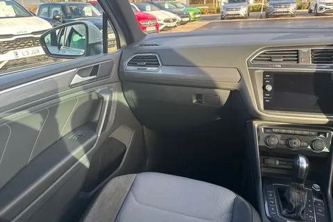 20 of 53 for Volkswagen Tiguan 2.0 TDi 150 R-Line Tech 5dr **HEADS UP DISPLAY**