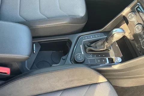 23 of 53 for Volkswagen Tiguan 2.0 TDi 150 R-Line Tech 5dr **HEADS UP DISPLAY**