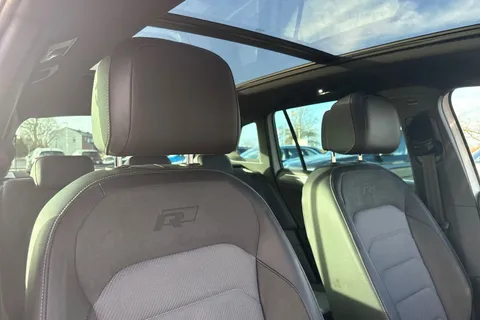 24 of 53 for Volkswagen Tiguan 2.0 TDi 150 R-Line Tech 5dr **HEADS UP DISPLAY**