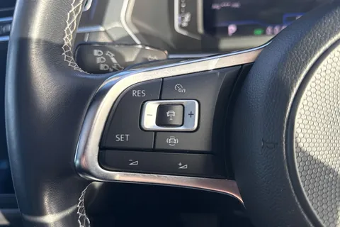 38 of 53 for Volkswagen Tiguan 2.0 TDi 150 R-Line Tech 5dr **HEADS UP DISPLAY**