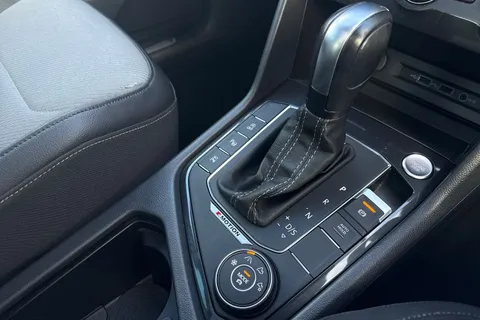 43 of 53 for Volkswagen Tiguan 2.0 TDi 150 R-Line Tech 5dr **HEADS UP DISPLAY**