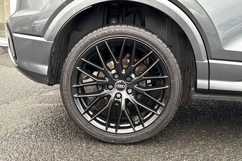 12 of 66 for Audi Q2 Black Edition 35 TFSI 150 PS S tronic