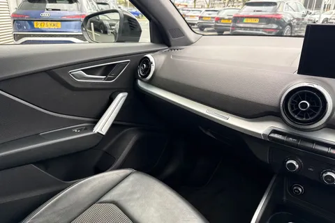 20 of 66 for Audi Q2 Black Edition 35 TFSI 150 PS S tronic