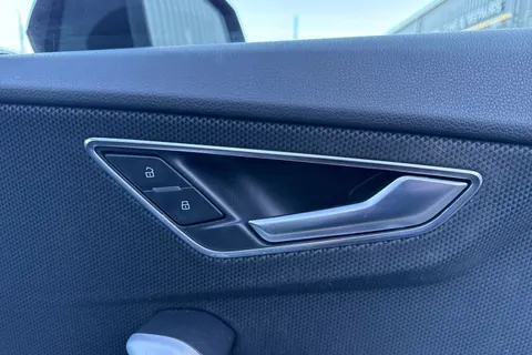 21 of 66 for Audi Q2 Black Edition 35 TFSI 150 PS S tronic