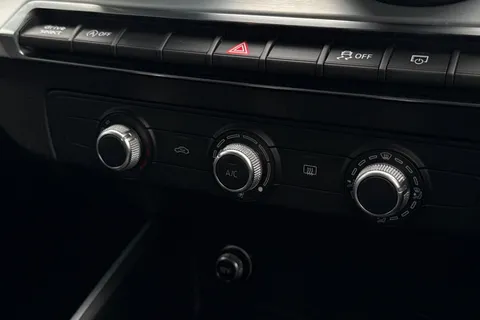 22 of 66 for Audi Q2 Black Edition 35 TFSI 150 PS S tronic