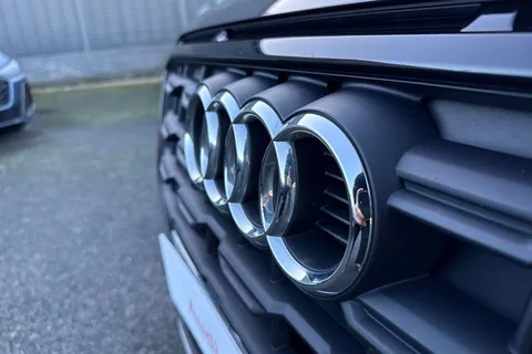 32 of 66 for Audi Q2 Black Edition 35 TFSI 150 PS S tronic