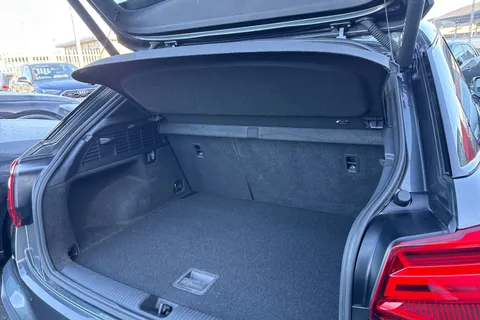 37 of 66 for Audi Q2 Black Edition 35 TFSI 150 PS S tronic