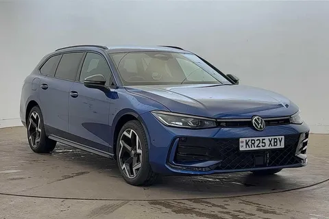 KR25XBY Volkswagen Passat 1.5 TSI eHybrid R-Line 5dr DSG Thumbnail #1