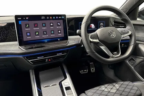 KR25XBY Volkswagen Passat 1.5 TSI eHybrid R-Line 5dr DSG Thumbnail #2