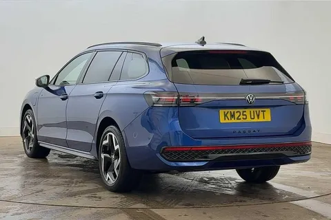 KM25UVT Volkswagen Passat 1.5 TSI eHybrid R-Line 5dr DSG Thumbnail #3