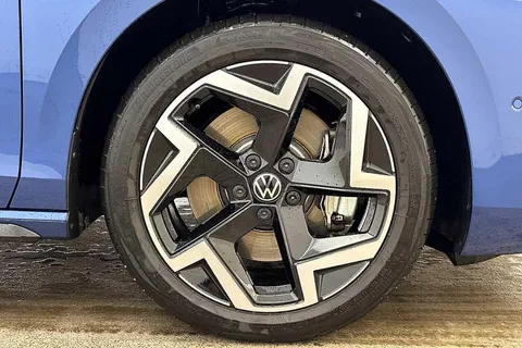 KM25UVT Volkswagen Passat 1.5 TSI eHybrid R-Line 5dr DSG Thumbnail #5