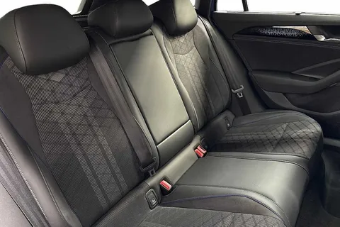 KR25XBY Volkswagen Passat 1.5 TSI eHybrid R-Line 5dr DSG Thumbnail #9