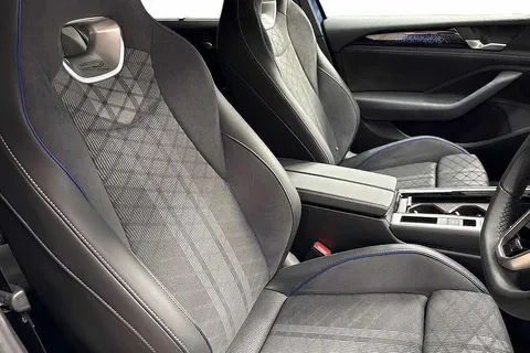 KR25XBY Volkswagen Passat 1.5 TSI eHybrid R-Line 5dr DSG Thumbnail #10