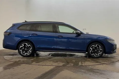 DE25PSZ Volkswagen Passat 1.5 TSI eHybrid 272 R-Line 5dr DSG **PAN ROOF, INFO PACK, DRIVER PACK** Thumbnail #4