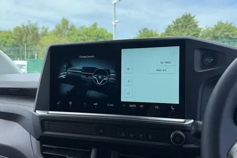 DC75CZR Volkswagen Transporter T28 Panel Van Commerce Pro SWB 110 PS 2.0 TDI 6sp Manual -  Delivery Miles Thumbnail #18