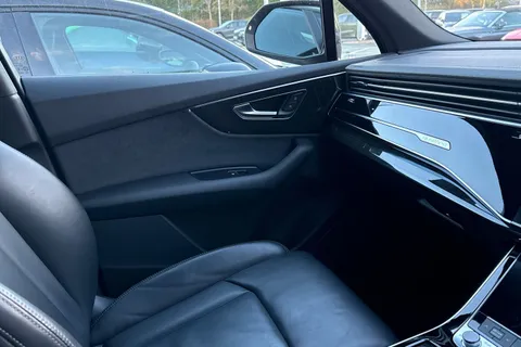 DF24FOK Audi Q7 SUV Black Edition 55 TFSI quattro 340 PS tiptronic Thumbnail #20