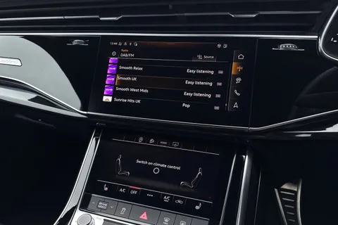 DF24FOK Audi Q7 SUV Black Edition 55 TFSI quattro 340 PS tiptronic Thumbnail #39