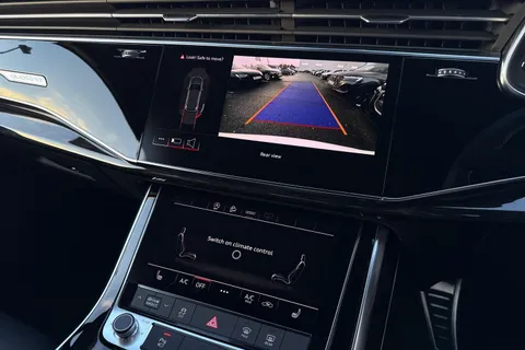 DF24FOK Audi Q7 SUV Black Edition 55 TFSI quattro 340 PS tiptronic Thumbnail #48