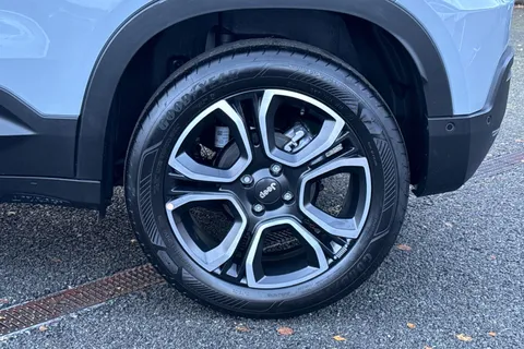 LY25NRL Jeep Avenger 1.2 e-Hybrid Summit e-DCT Euro 6 (s/s) 5dr Thumbnail #12