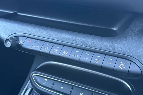 LY25NRL Jeep Avenger 1.2 e-Hybrid Summit e-DCT Euro 6 (s/s) 5dr Thumbnail #22