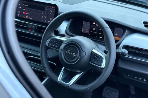 LY25NRL Jeep Avenger 1.2 e-Hybrid Summit e-DCT Euro 6 (s/s) 5dr Thumbnail #32