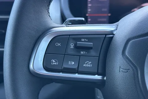 LY25NRL Jeep Avenger 1.2 e-Hybrid Summit e-DCT Euro 6 (s/s) 5dr Thumbnail #37