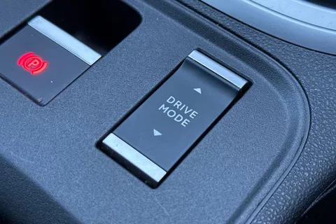 LY25NRL Jeep Avenger 1.2 e-Hybrid Summit e-DCT Euro 6 (s/s) 5dr Thumbnail #42