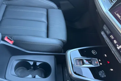 KR25ZJV Audi Q4 e-tron Q4 Sport 40 e-tron 150,00 kW Thumbnail #24