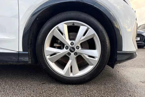 PJ71YBP Audi Q4 e-tron Q4 S line 35 e-tron 125,00 kW Thumbnail #10