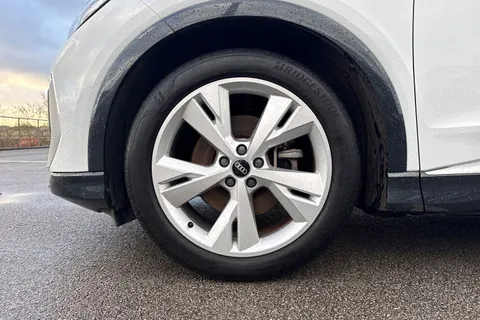 PJ71YBP Audi Q4 e-tron Q4 S line 35 e-tron 125,00 kW Thumbnail #13