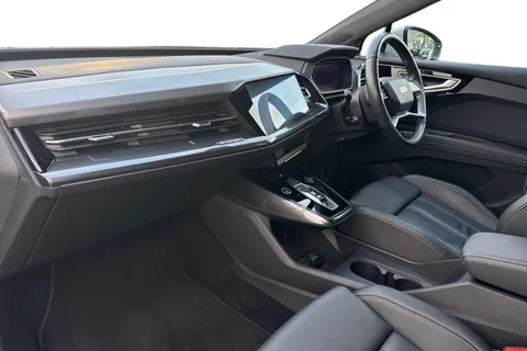 PJ71YBP Audi Q4 e-tron Q4 S line 35 e-tron 125,00 kW Thumbnail #15