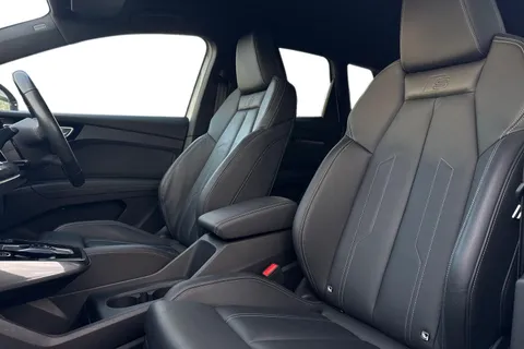 PJ71YBP Audi Q4 e-tron Q4 S line 35 e-tron 125,00 kW Thumbnail #16