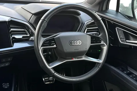 PJ71YBP Audi Q4 e-tron Q4 S line 35 e-tron 125,00 kW Thumbnail #18