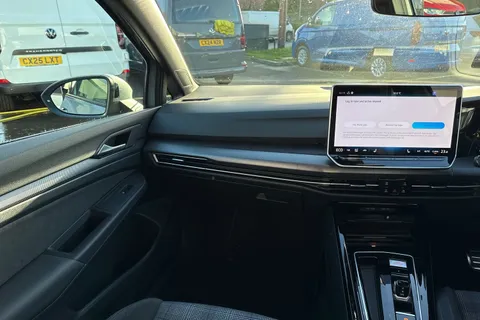 KY75RVT Volkswagen Golf 1.5 TSI 272 GTE eHybrid 5dr DSG⭐Head up Display, panoramic sunroof⭐ Thumbnail #21