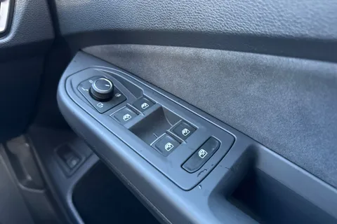 KY75RVT Volkswagen Golf 1.5 TSI 272 GTE eHybrid 5dr DSG⭐Head up Display, panoramic sunroof⭐ Thumbnail #22