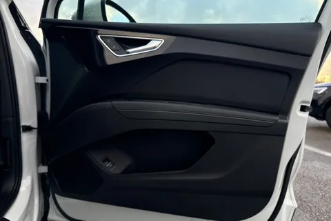 PJ71YBP Audi Q4 e-tron Q4 S line 35 e-tron 125,00 kW Thumbnail #21