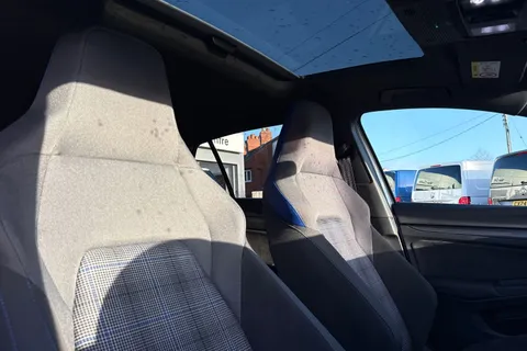 KY75RVT Volkswagen Golf 1.5 TSI 272 GTE eHybrid 5dr DSG⭐Head up Display, panoramic sunroof⭐ Thumbnail #25