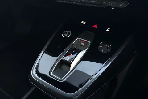 PJ71YBP Audi Q4 e-tron Q4 S line 35 e-tron 125,00 kW Thumbnail #23