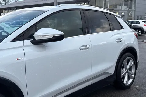 PJ71YBP Audi Q4 e-tron Q4 S line 35 e-tron 125,00 kW Thumbnail #26