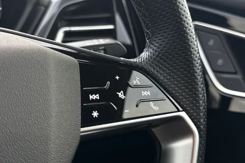 PJ71YBP Audi Q4 e-tron Q4 S line 35 e-tron 125,00 kW Thumbnail #35